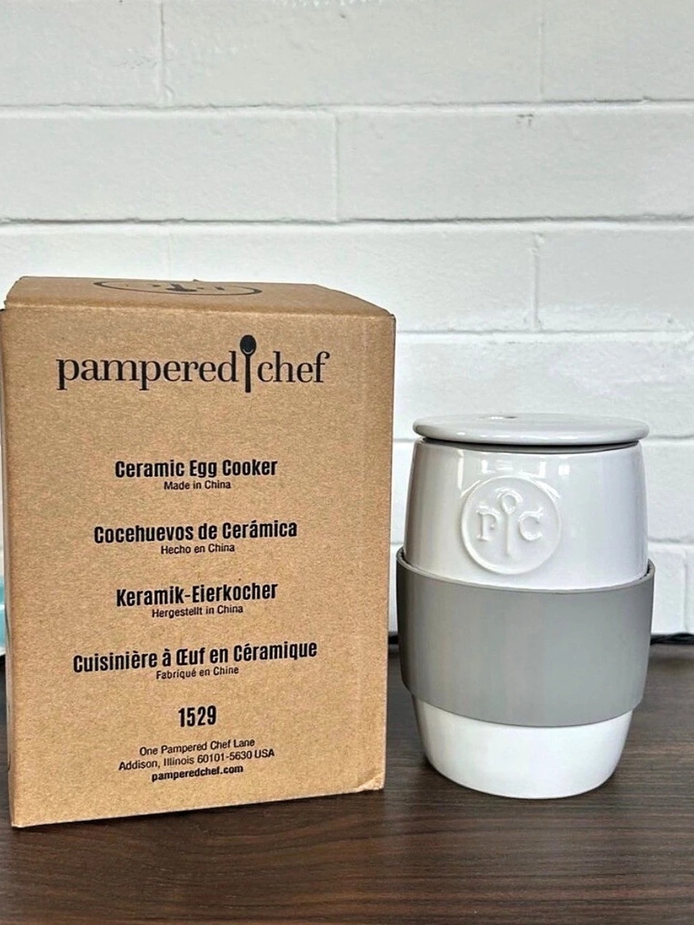 Pampered Chef Ceramic Egg Cooker White & Gray NWT in box. Brand New!